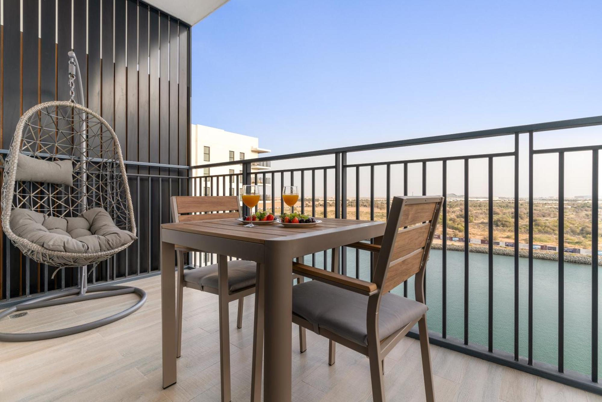 Yas Island Premier Apts By Desert Key - Steps To Ferrari World & Yas Mall *