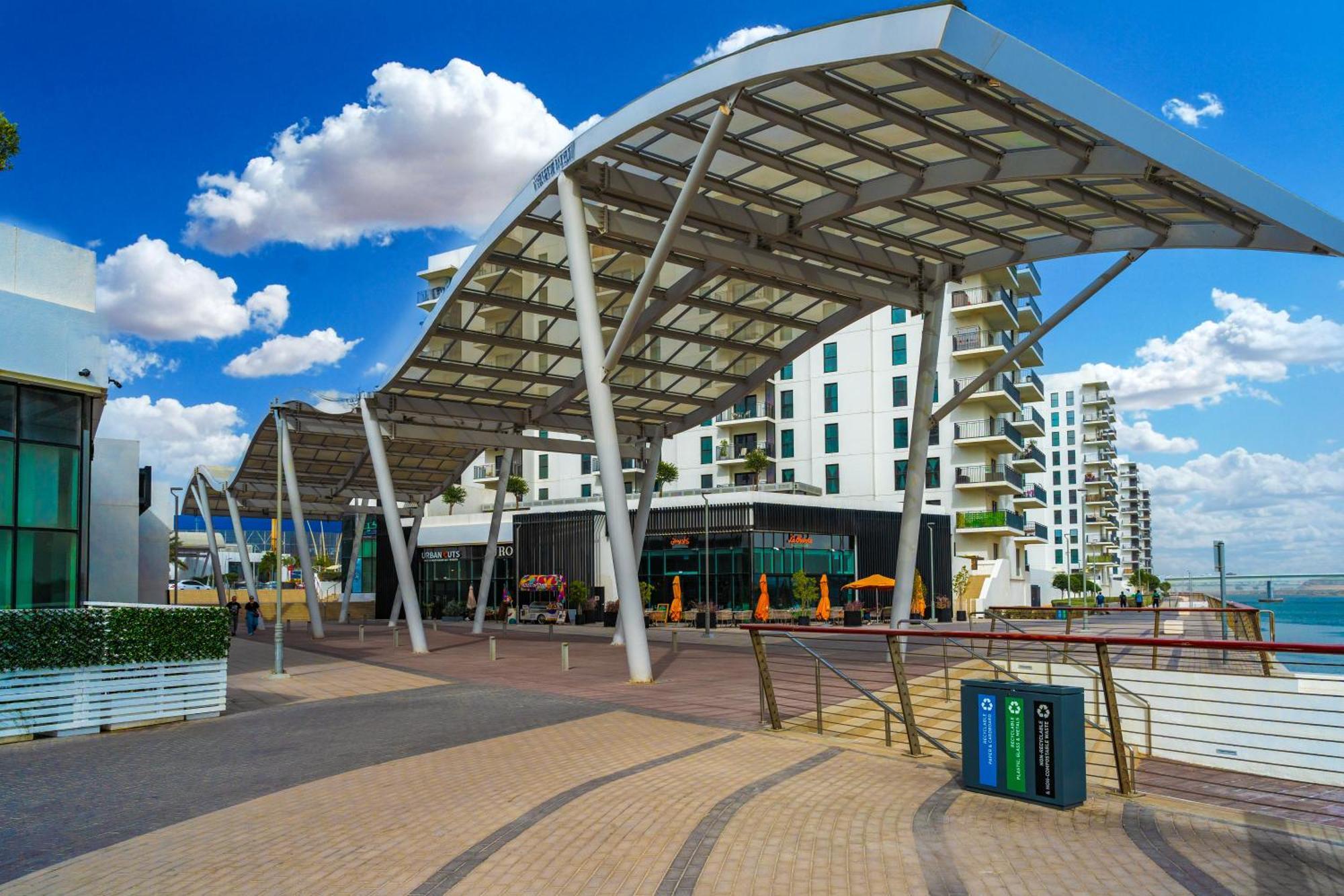 Yas Island Premier Apts By Desert Key - Steps To Ferrari World & Yas Mall *