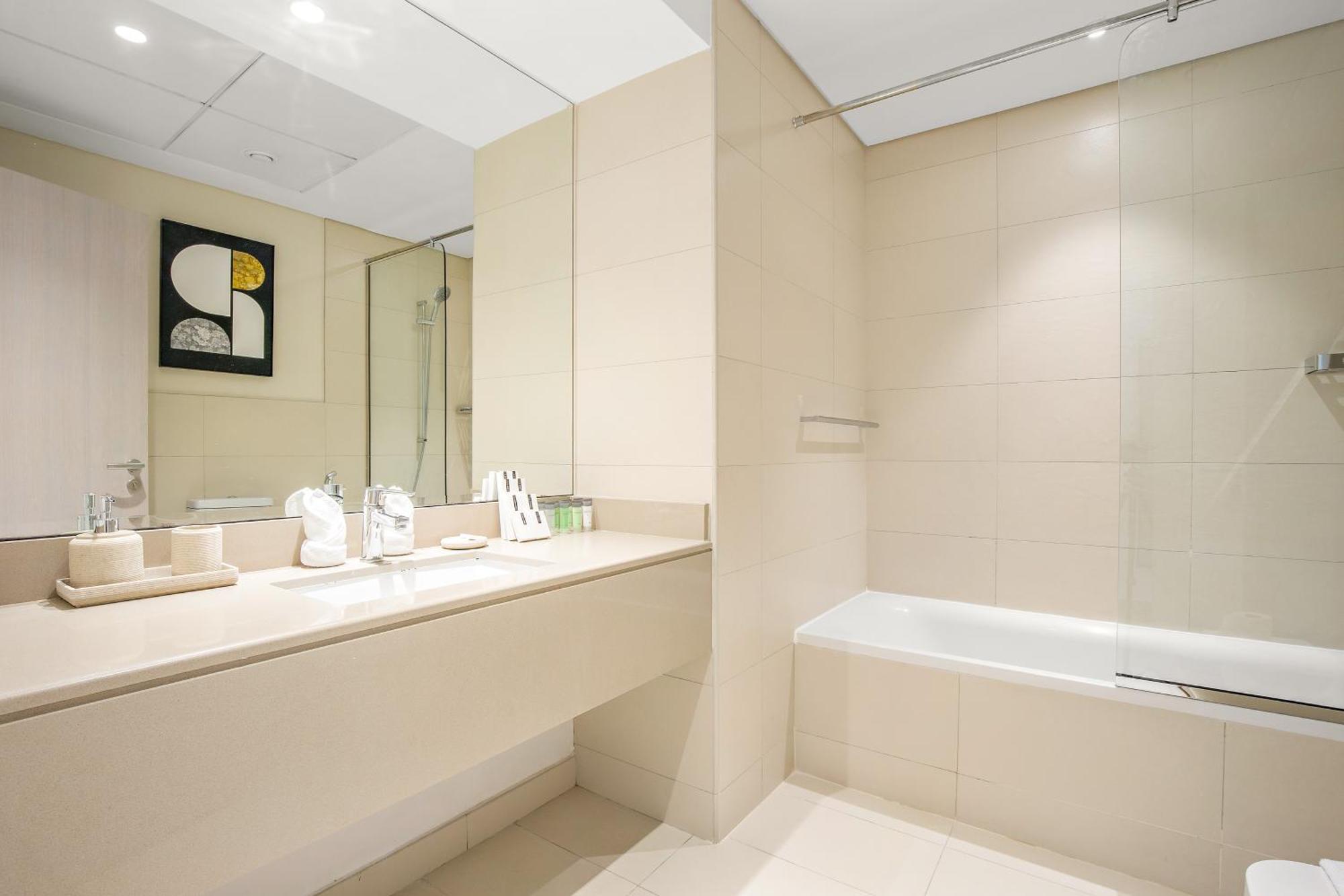 Yas Island Premier Apts By Desert Key - Steps To Ferrari World & Yas Mall Apartamento