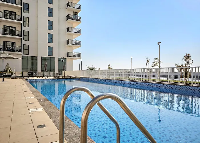 Abu Dhabi Premier Apt -Steps To Ferrari World & Yas Mall