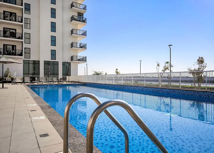 Abu Dhabi Premier Apt -Steps To Ferrari World & Yas Mall