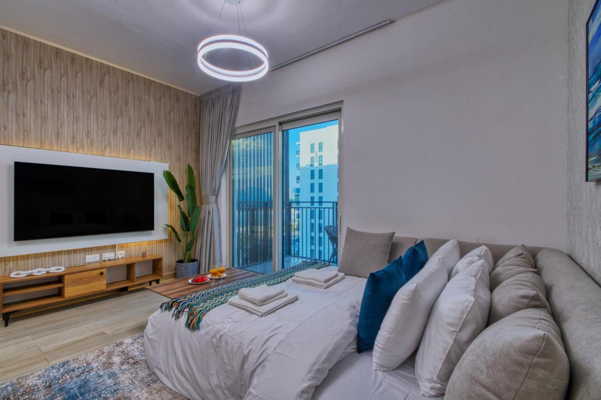 Apartment Premier -steps To Ferrari World & Yas Mall Abu Dhabi