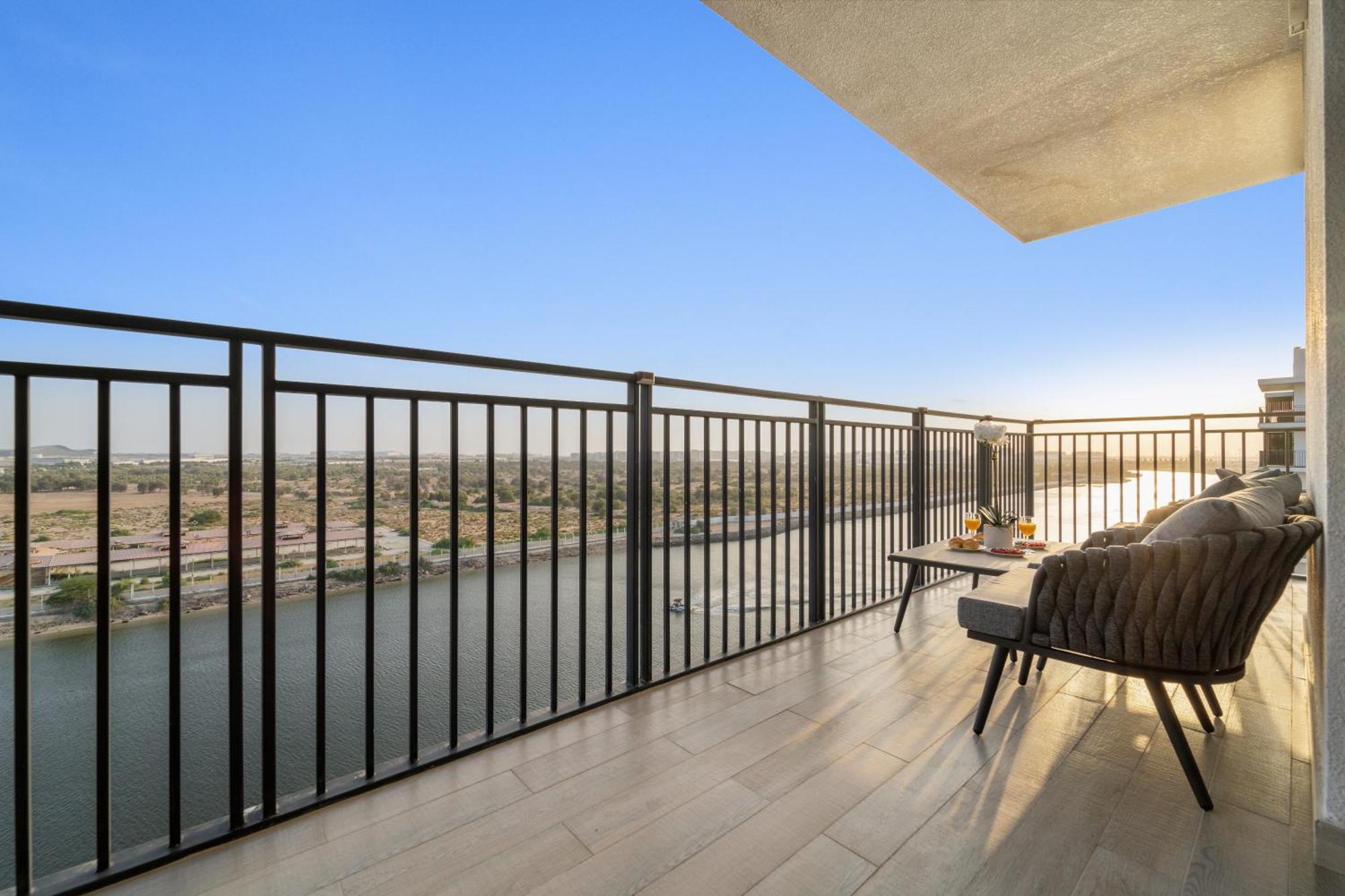 Apartment Premier -steps To Ferrari World & Yas Mall