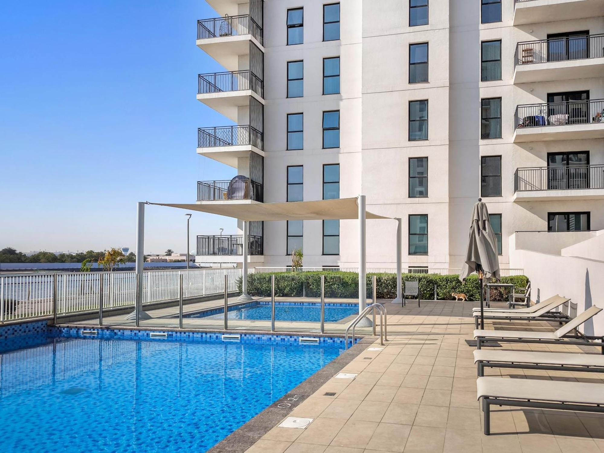 Apartment Premier -steps To Ferrari World & Yas Mall *