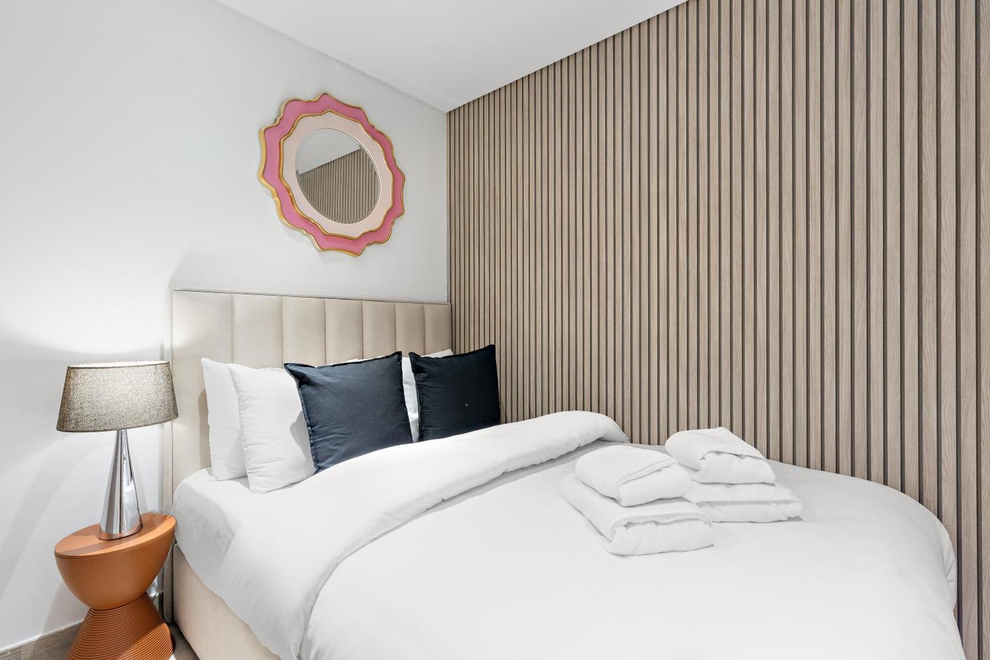 Apartment Premier -steps To Ferrari World & Yas Mall *