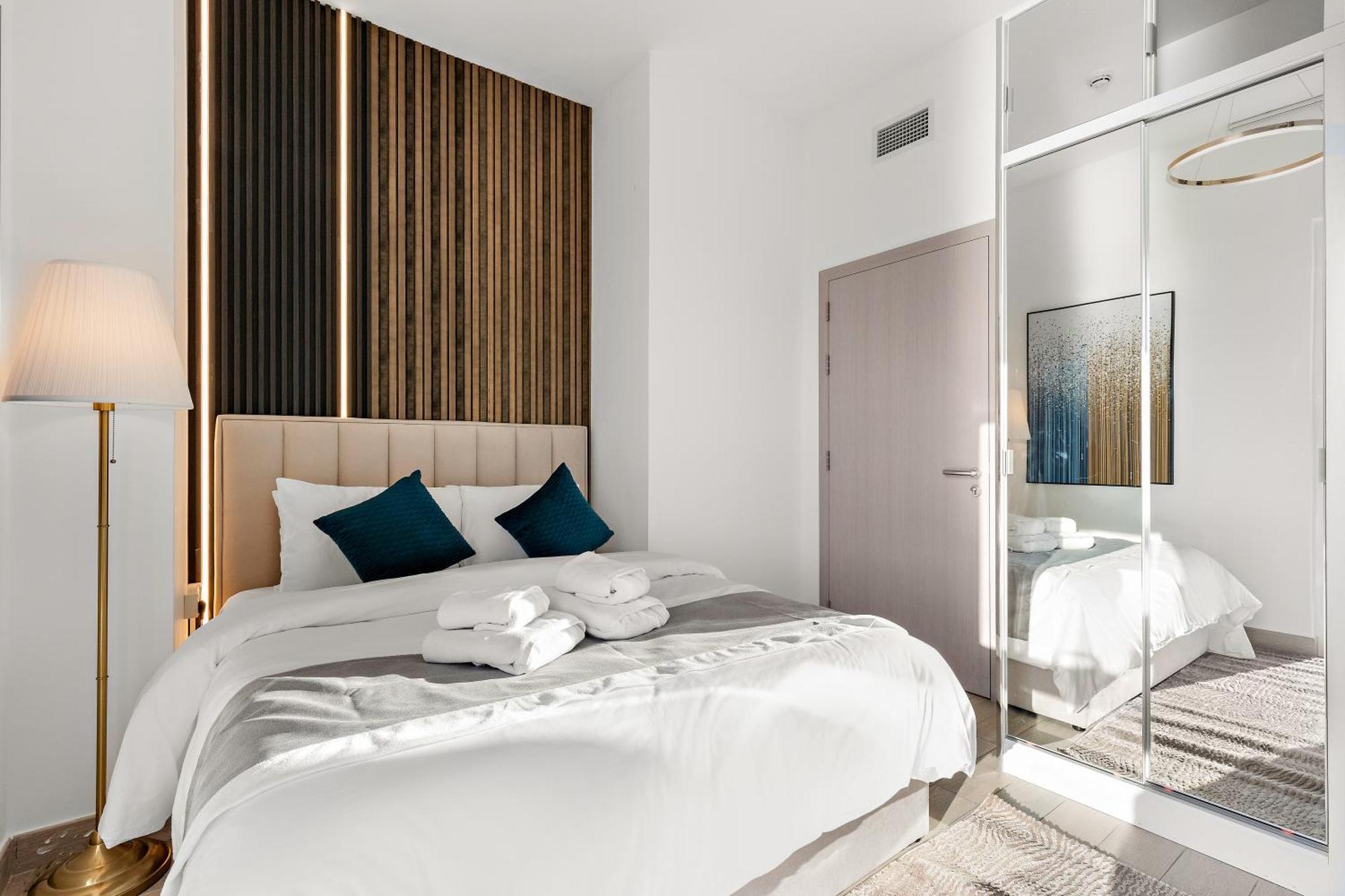Apartment Premier -steps To Ferrari World & Yas Mall Abu Dhabi