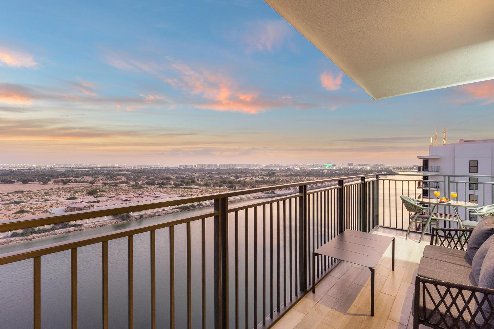 Premier -steps To Ferrari World & Yas Mall Apartment *