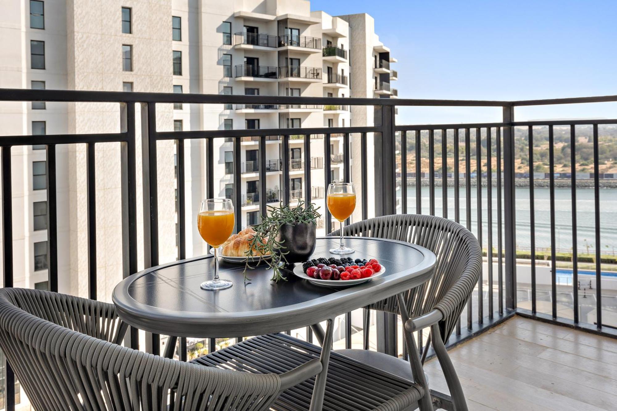 Apartment Premier -steps To Ferrari World & Yas Mall *