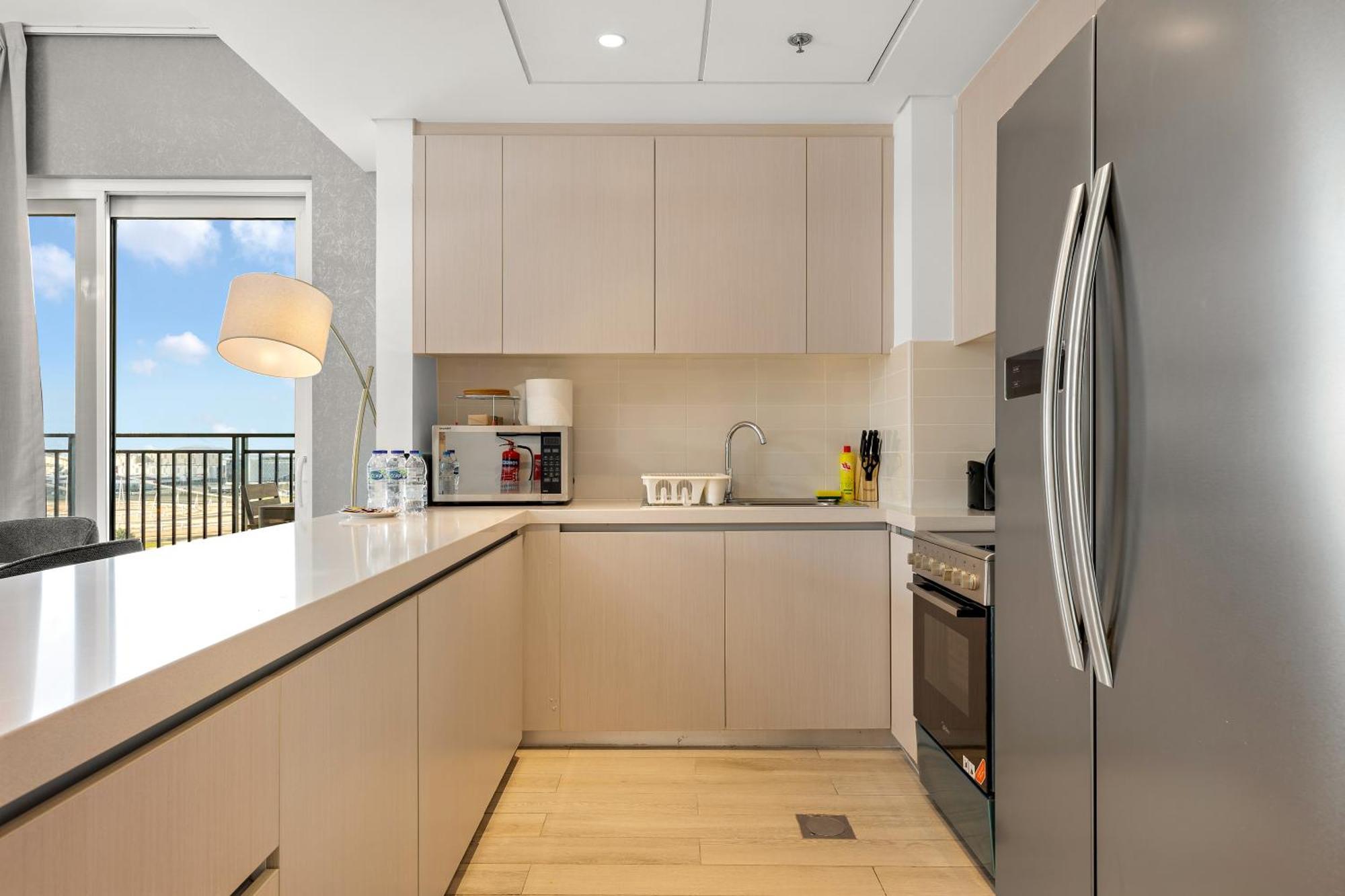 Apartment Premier -steps To Ferrari World & Yas Mall Abu Dhabi