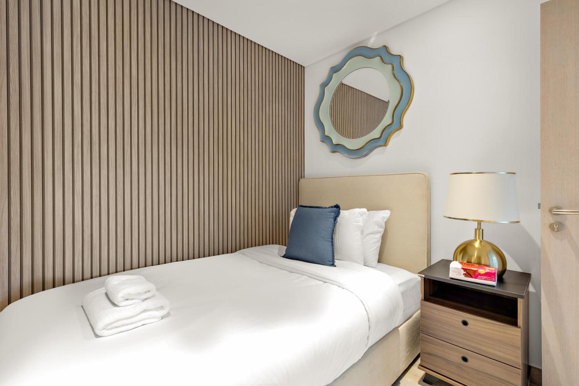 Apartment Premier -steps To Ferrari World & Yas Mall