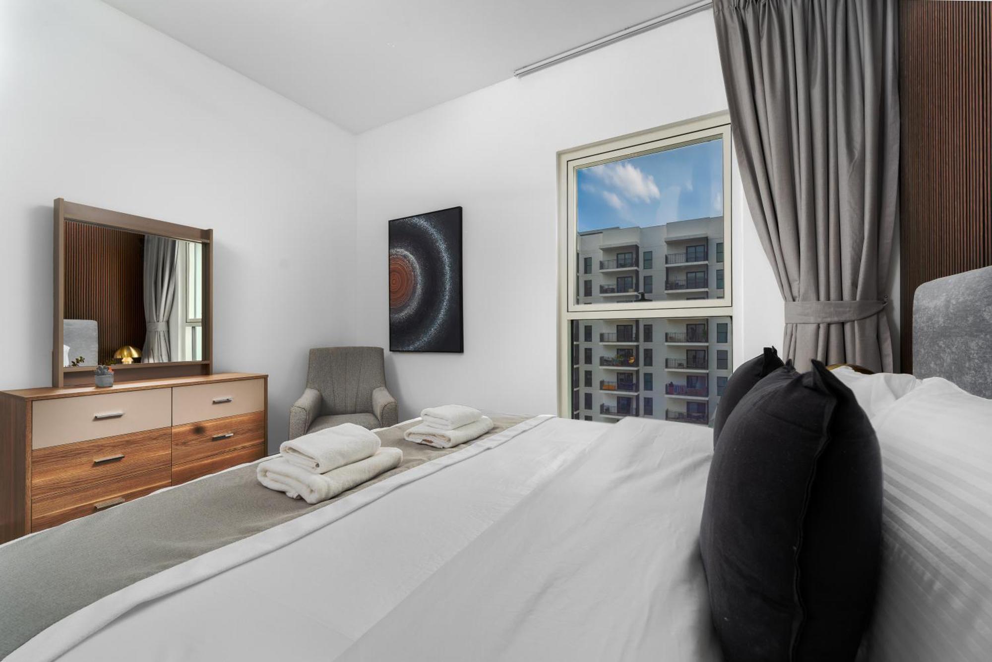 Apartment Premier -steps To Ferrari World & Yas Mall Abu Dhabi