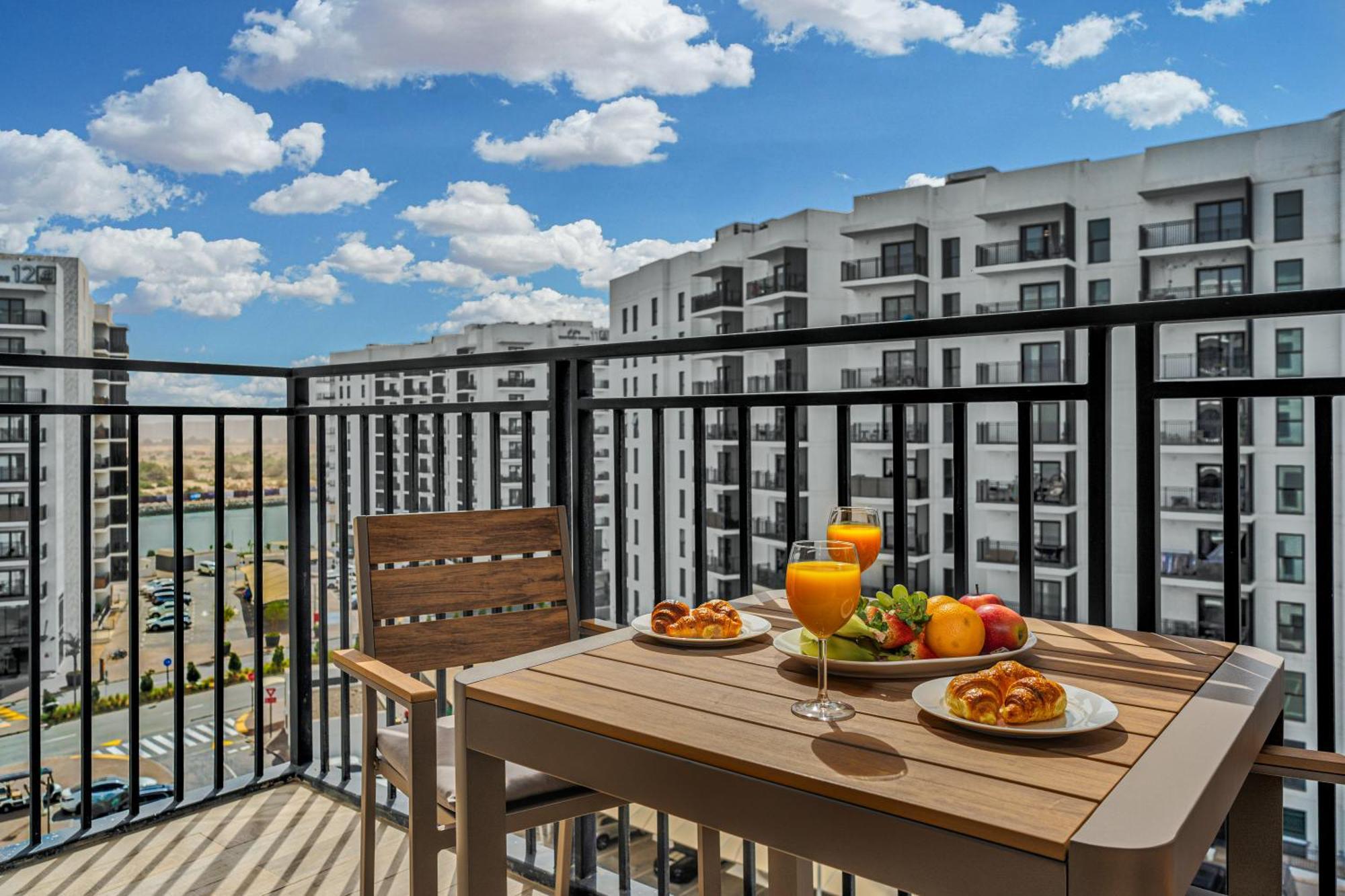 Apartment Premier -steps To Ferrari World & Yas Mall