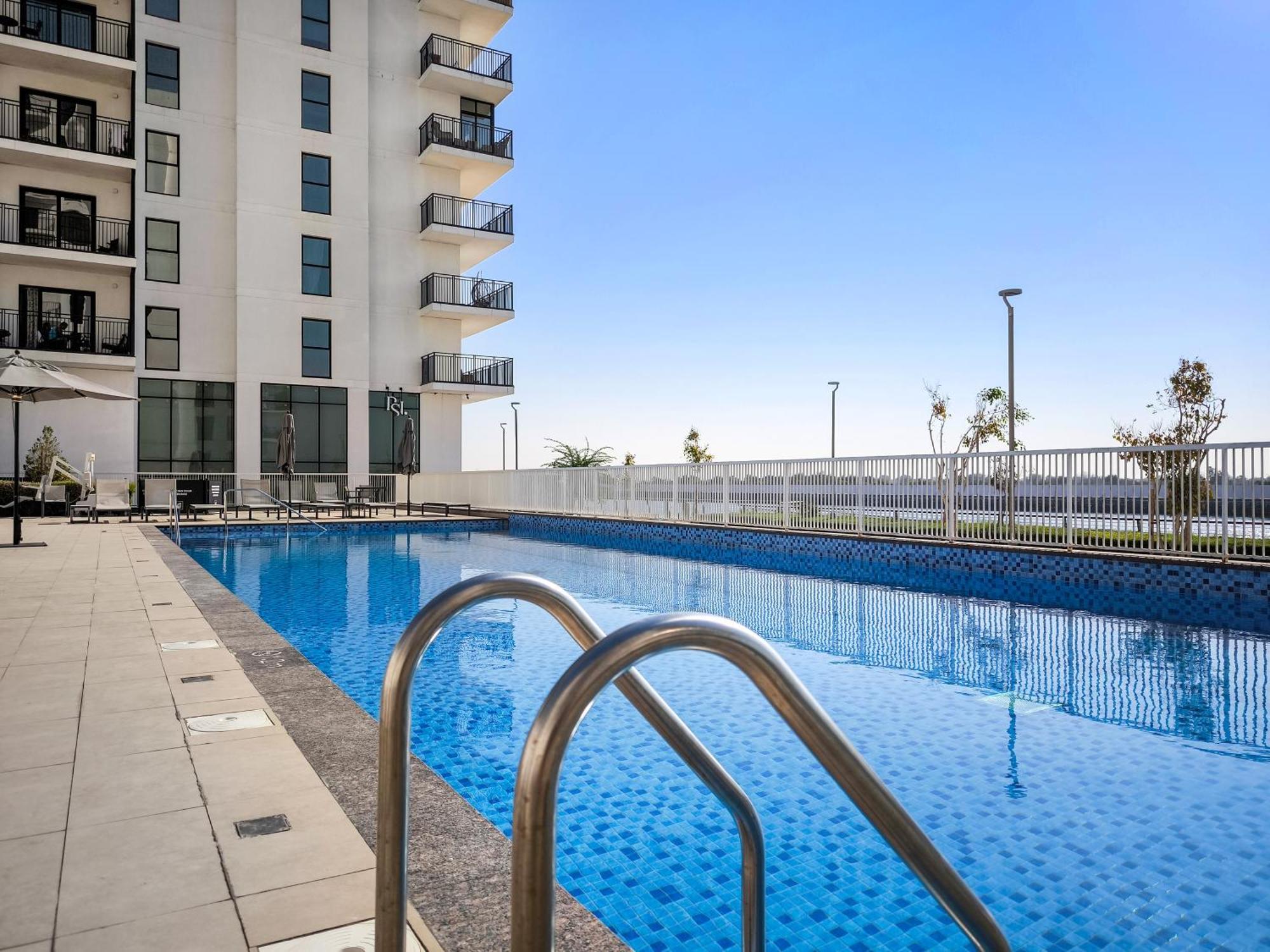 Apartment Premier -steps To Ferrari World & Yas Mall *
