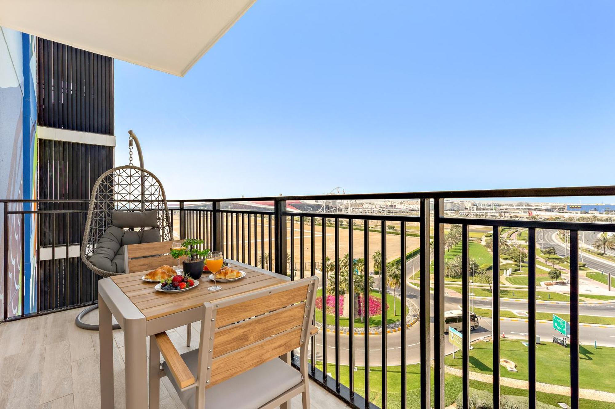 Apartment Premier -steps To Ferrari World & Yas Mall *